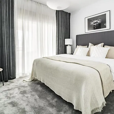 Djc - Modern 2 Bedroom Close To Apartment *