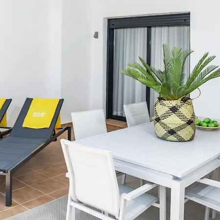 Djc - Modern 2 Bedroom Close To Apartment